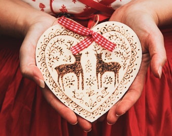 Valentine's Day pendant Valentine's day love heart wood pyrography deer decor shabby Scandinavian chalet folk winter cozy Savoie farmhouse