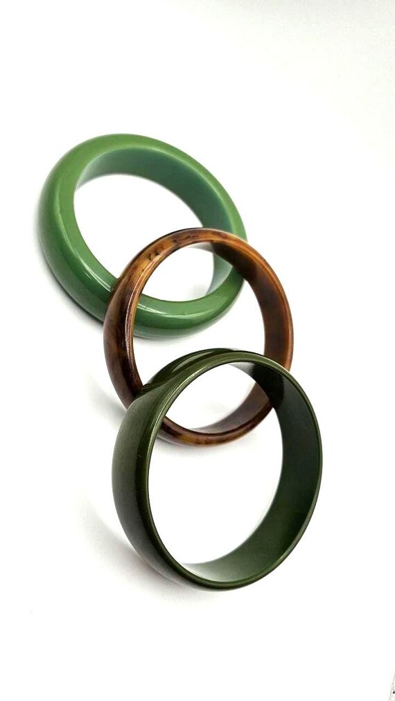 Spinach Green Bakelite Bangle - image 5