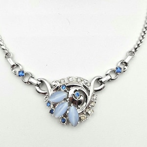 Collana vintage blu MCM firmata dal designer Lustern