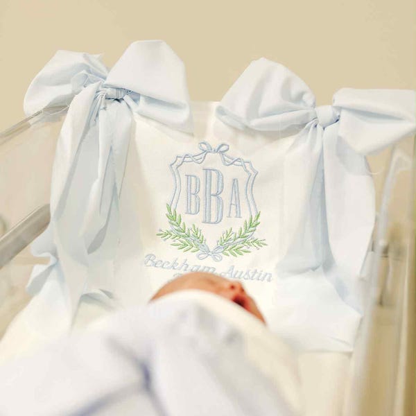 Baby Girl Girlande mit individuell gesticktem Monogrammrahmen