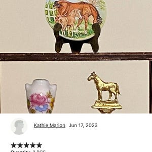 unique rusty miniature plate stand, tiny display, roombox, diorama, mini picture book holder for doll, 1:12 scale dollhouse, handmade in USA afbeelding 13