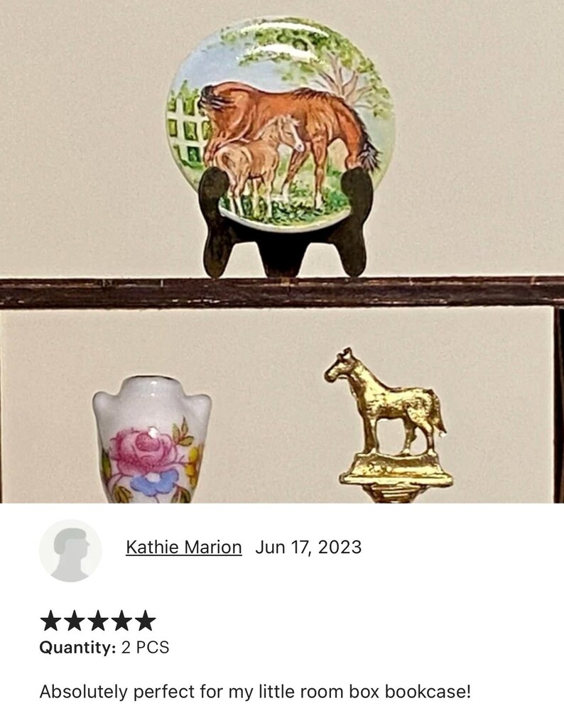 unique rusty miniature plate stand, tiny display, roombox, diorama, mini picture book holder for doll, 1:12 scale dollhouse, handmade in USA afbeelding 13