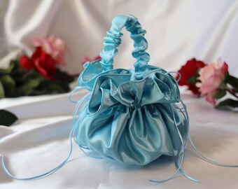 Borsa a mano con nodo dorato in raso, ideale per matrimoni, occasioni speciali, eventi eleganti e semplici, abiti da sera, disponibile anche in color oro. - Italia