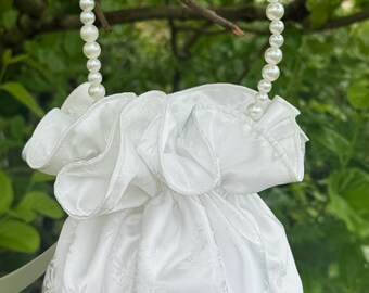 Bolso de mano blanco de satén con estampado floral para niña de las flores, bolso de novia con asa de perlas de tela japonesa importada, elegante regalo de boda.