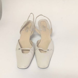 Gianni Versace Beige Cream Shoes Sling back Pumps Women&#39;s sz 7 US / 37.5 Eu Vintage Authentic