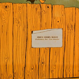 Puede incluir: Ilustraci&oacute;n de una valla de madera con tablones verticales en tonos naranja y marr&oacute;n. El texto "PRICE/STERN/SLOAN Publishers, Inc., Los Angeles" est&aacute; en una etiqueta rectangular blanca.