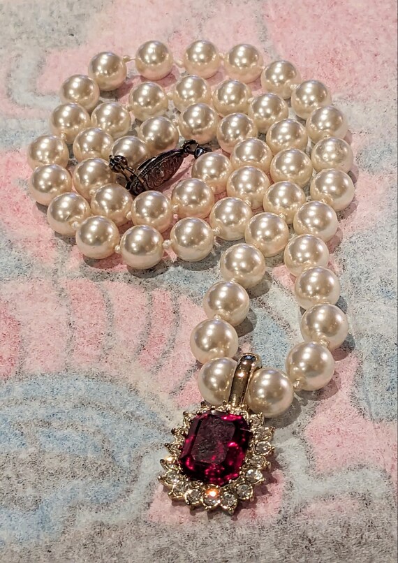 Collana vintage di perle con susta in oro bianco 18k con smeraldi. ann – Antichità Galliera