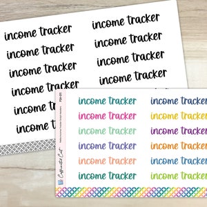 Puede incluir: Una hoja de pegatinas de colores con el texto "income tracker" repetido varias veces en diferentes colores y fuentes.