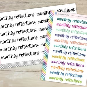 Puede incluir: Una hoja de pegatinas de colores con el texto "reflexiones mensuales" repetido en una variedad de colores. Las pegatinas están diseñadas para su uso en una agenda o diario.