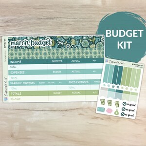 Puede incluir: Un kit de presupuesto verde y blanco con un patrón floral. El kit incluye un rastreador de presupuesto, pegatinas y una pegatina de "no gastar". El texto "march budget" está en el rastreador de presupuesto.