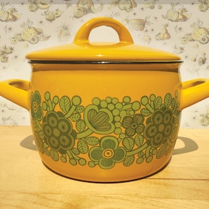 Mid Century Arabia Finel Casserole Pot – Yellow Green Floral Enamel (Made in Finland)