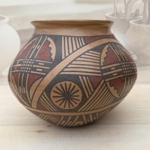 Elegant hand crafted Mata Orti vintage polychrome pottery vessel signed by artist - Espinosa Tina, Mexican Pottery Vase - Mexican Art