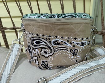 Ręcznie robiona pikowana torba typu bandana na ramię | Portmonetka w stylu western