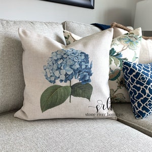 Funda de almohada de hortensia azul: decoración botánica primaveral