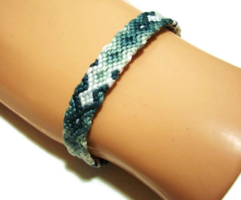 Gradient Blue Arrowhead Pattern Embroidery Macrame Friendship Bracelet, Blue Ombre Decending Diamond Pattern Macrame Friendship Bracelet image 3