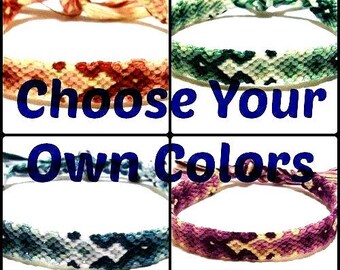 Você escolhe as cores ~ Pulseira da amizade personalizada em macramê com bordado em formato de ponta de flecha, pulseira da amizade com padrão de diamante descendente