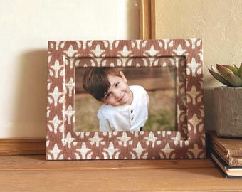Handblocked Linen Picture Frame (4x6 image): Neutral Indian Fabric, Horizontal Display