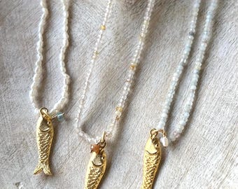 Collier à breloques poisson : pépites de perles d'eau douce, breloque sardines