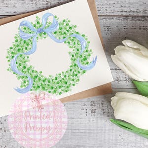 Corona de lazo azul Grandmillennial PNG // Clipart preppy Grandmillennial // Clip art de invitación de baby shower preppy // Corona de boj con lazo imagen 2