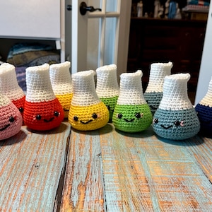 Crochet Erlenmeyer Flask, Amigurumi Chemistry Flask, Crochet Lab, Science Teacher Gift, Gift for Teacher, Med Student Gift, Lab Tech Gift