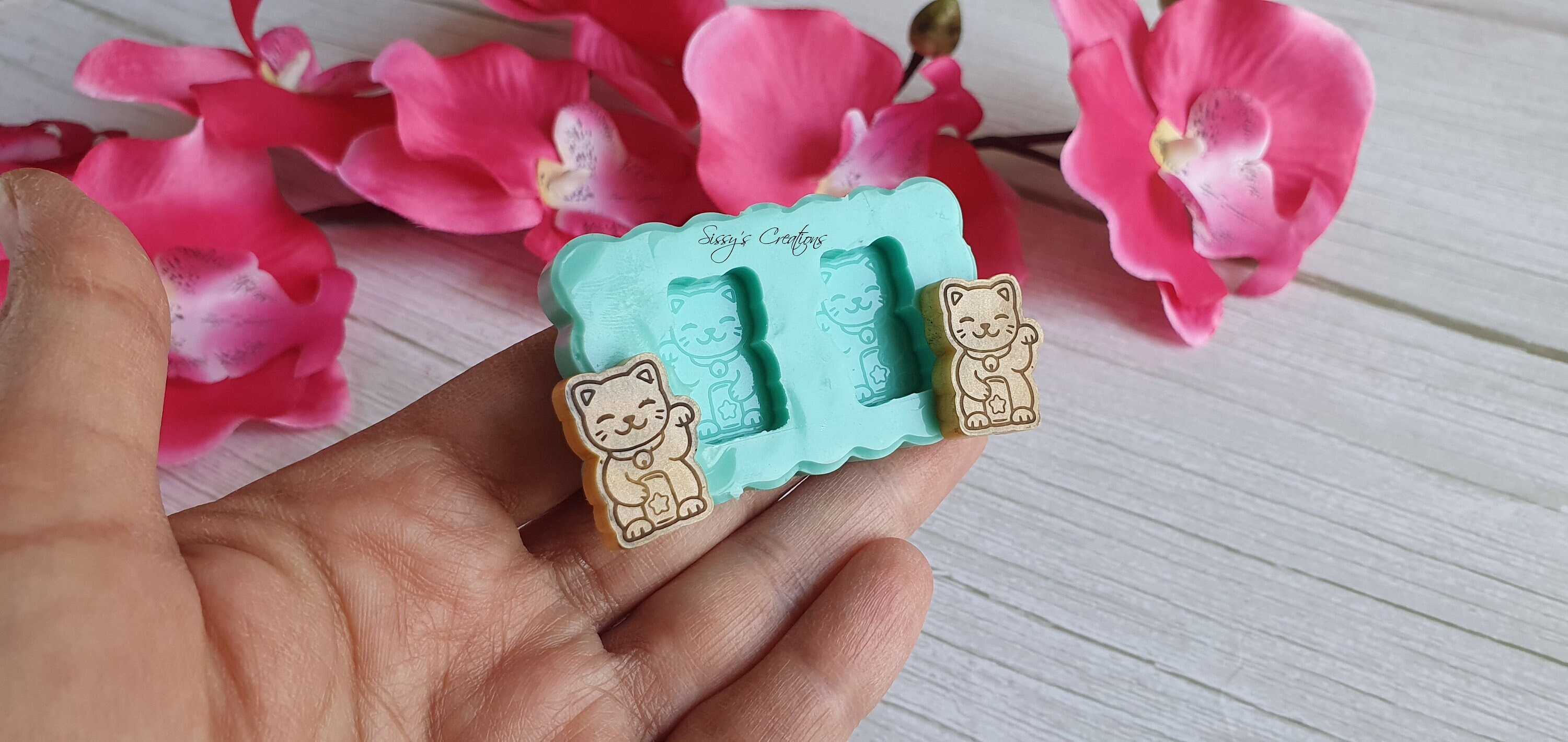 Lucky Cat-oorbellenmal, 2 cm, voor hars, polymeerklei, waxmelt, zeep, gips, jasmoniet...
