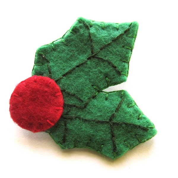 Handmade holly pin, felt holly leaf brooch, christmas holly berry jewelry, red berry mistletoe leaves, festive holiday jewelry spiky leaf