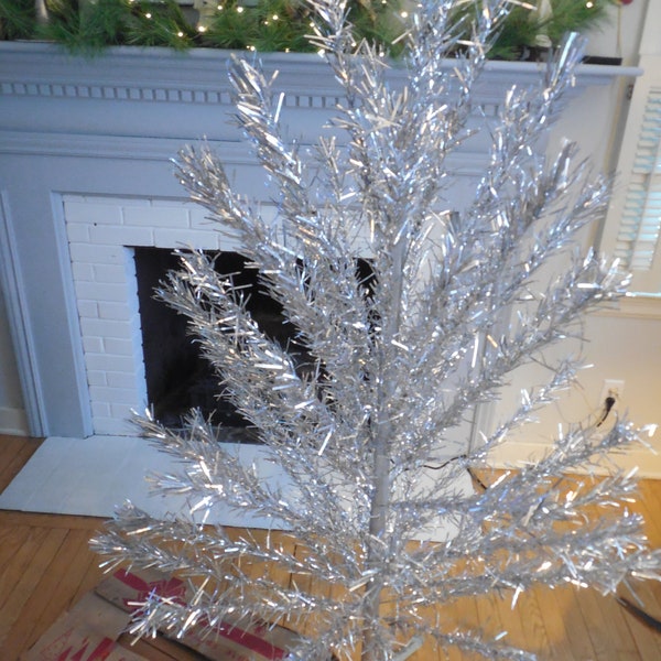 Sparkly Retro 6 Foot Vintage Stainless Aluminum Specialty Company Christmas Tree Tinsel...with original box