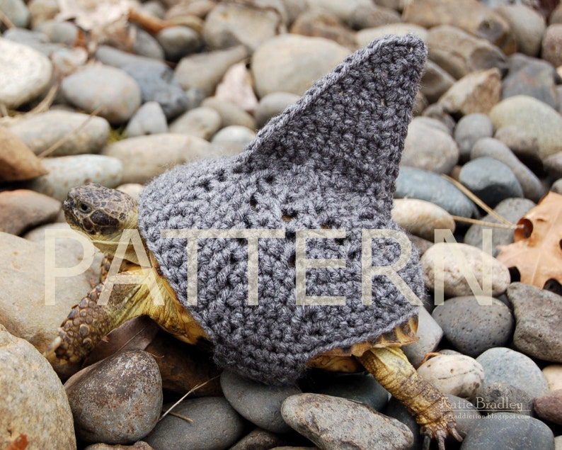 PATTERN for shark fin cozy for tortoises image 1