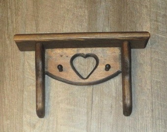 Pine Wood Wall Shelf with Heart Cutout and small shaker pegs, 1980&#39;s, Farmhouse Home Decor, 12&quot; long