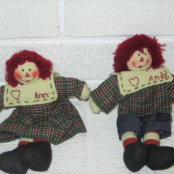 Primitive Raggedy Ann and Andy doll set, 7 1/2" tall, Wire legs, Country Lace Inc