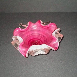 Free Form Pink and White art Glass Controlled Bubble Bowl, 6 3/4&quot; in diameter, Murano Style