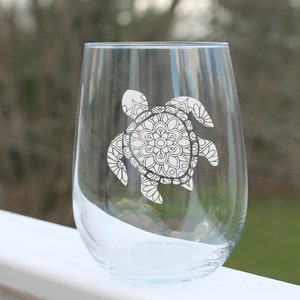 Sea turtle wine glass, etched stemless wine glass, engraved wine glass