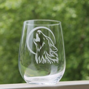 wolf etched stemless wine glass, wolf wine Glass, engraved wine glass, 17oz