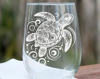 Sea Turtle Etched Stemless Wine Glass 17oz – Beach Lover Gift, Ocean Theme Glass, Coastal Barware