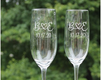 Monogram Champagne flutes, Personalized Champagne Glasses, Wedding Champagne Flutes,Toasting Glasses Set of 2