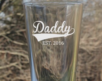 Gift for dad, personalized pint glass, beer glasses, Pint Glasses, Etched pint Glass, new dad