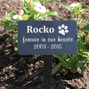 Pet Memorial Marker – Personalized Dog Memorial Plaque with Stake, Metal Pet Name Memorial