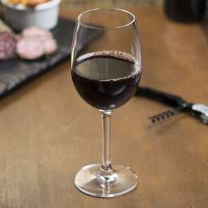 Personalized Wine Glasses, wine glasses with name, personalized wine glass with stem, Etched wine glasses, custom wine glasses image 5