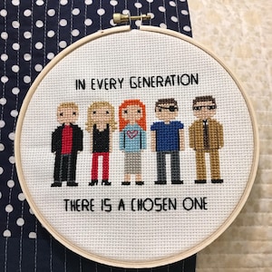 Pode incluir: Arte de bordado em aro com cinco figuras pixeladas e o texto "In every generation there is a chosen one".