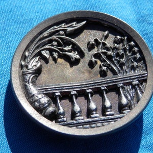 Antique LG Picture Button