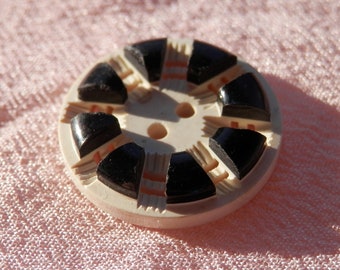 Vintage UNIQUE Button