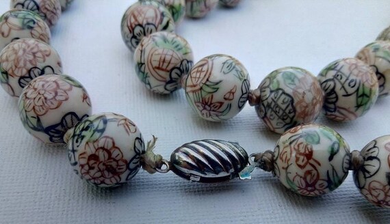 SALE! Porcelain Vintage Asian Hand Painted Neckla… - image 4