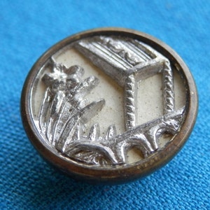 Vintage Picture Button