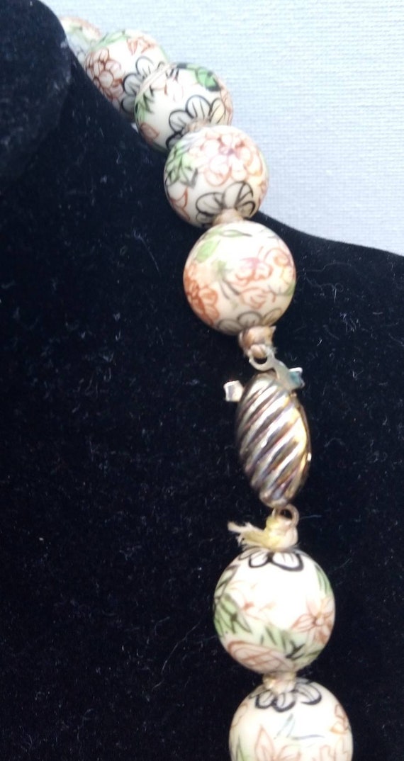 SALE! Porcelain Vintage Asian Hand Painted Neckla… - image 5