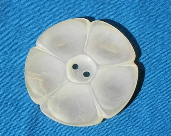 LG Flower Shell Vintage Button