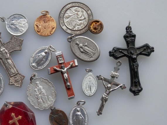 Vintage Religious Jewelry Lot - image 4