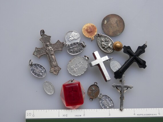 Vintage Religious Jewelry Lot - image 7