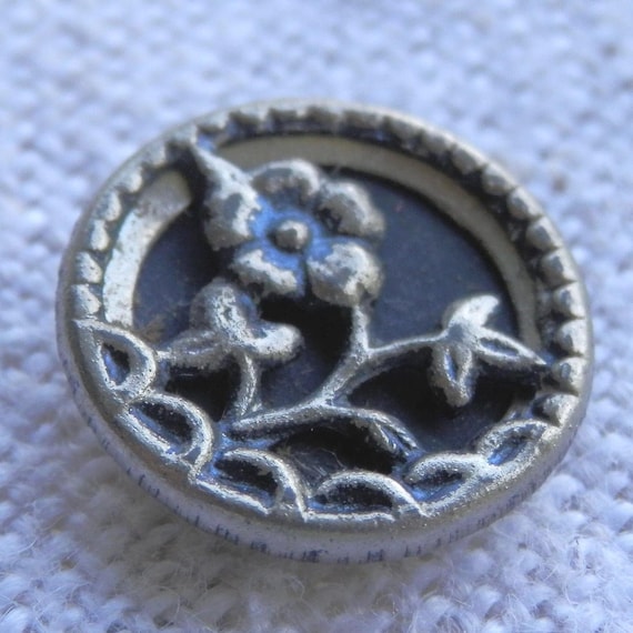 Vintage Flowers Picture Button