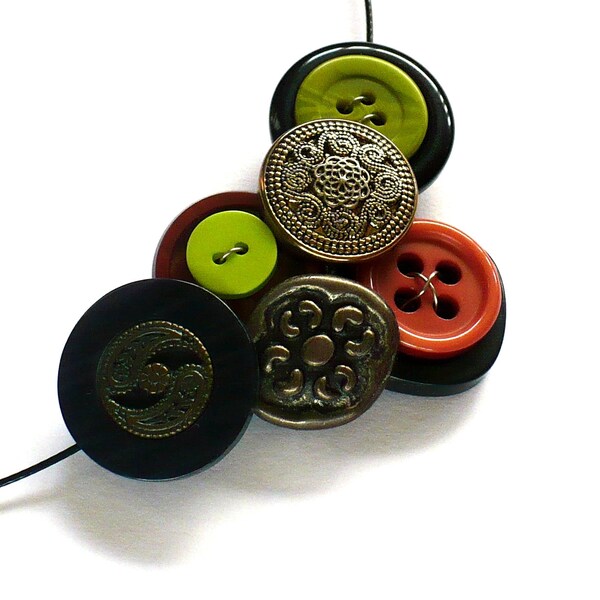 Autumn Button Necklace Eco-design Jewelry, Vintage Metal Buttons, Green Cinnamon Black Bronze Earth Tones