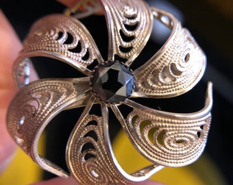 Vintage Sterling Silver Filigree Hematite Pin